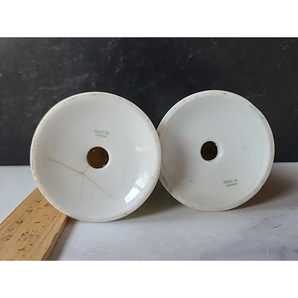 Vintage Salt And Pepper Shakers, READ